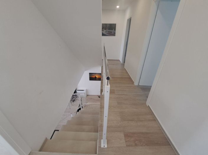 Image No.18-5 Bed Property for sale