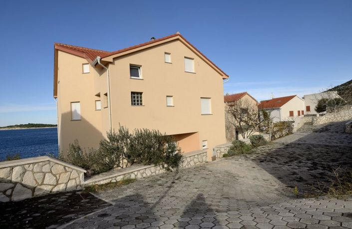 Image No.5-6 Bed Property for sale