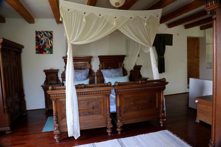 Image No.14-4 Bed Property for sale