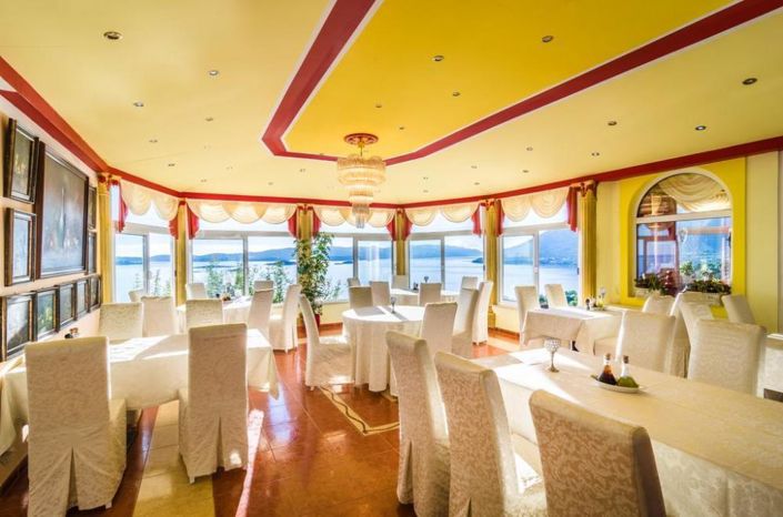 Image No.12-25 Bed Property for sale