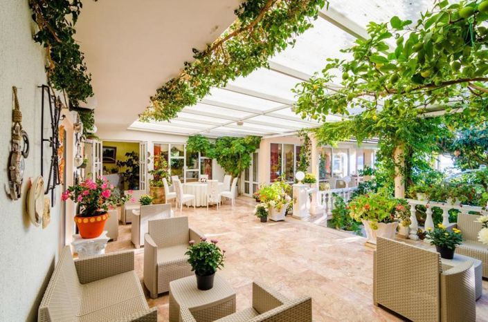 Image No.13-25 Bed Property for sale