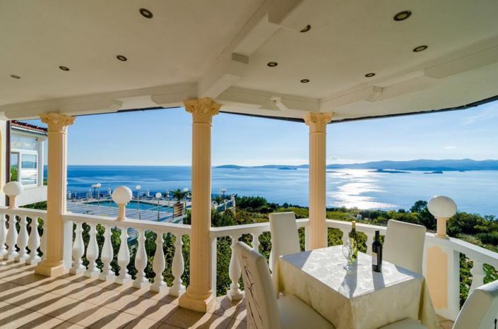 Image No.2-25 Bed Property for sale