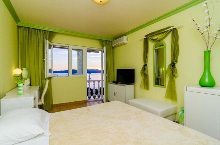 Image No.9-25 Bed Property for sale