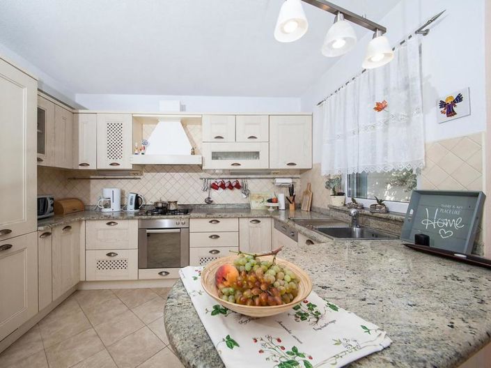 Image No.14-5 Bed Property for sale