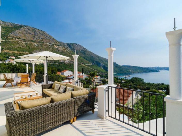 Image No.11-5 Bed Property for sale