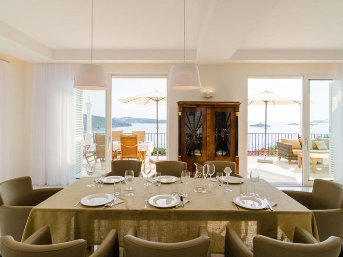 Image No.14-5 Bed Property for sale