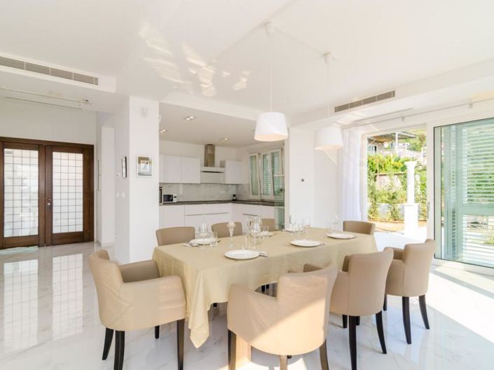 Image No.15-5 Bed Property for sale