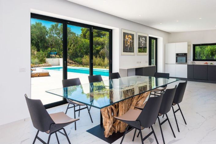 Image No.15-4 Bed Property for sale