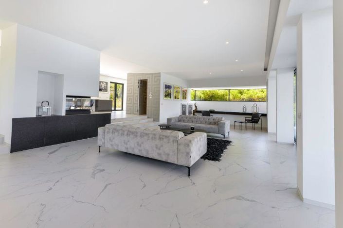 Image No.18-4 Bed Property for sale