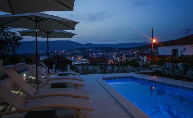 Image No.10-3 Bed Property for sale