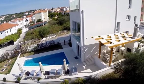 Image No.3-3 Bed Property for sale