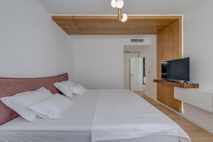 Image No.13-4 Bed Property for sale