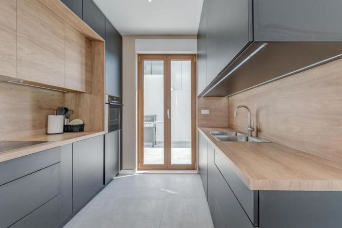 Image No.17-4 Bed Property for sale