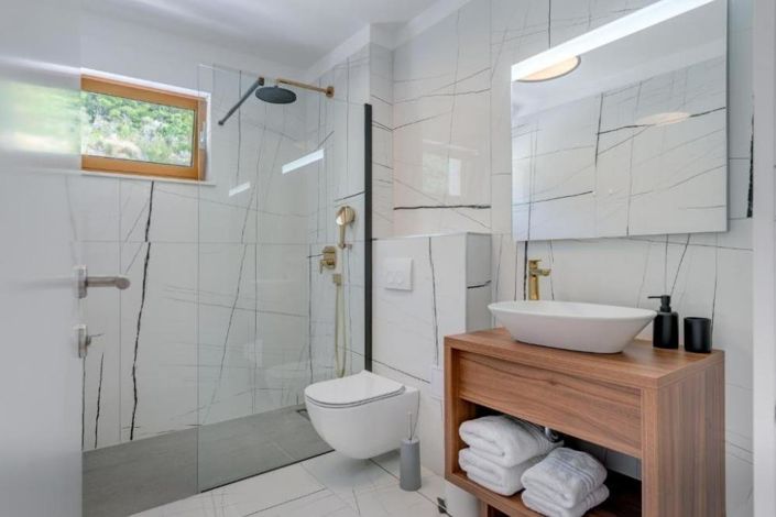 Image No.19-4 Bed Property for sale