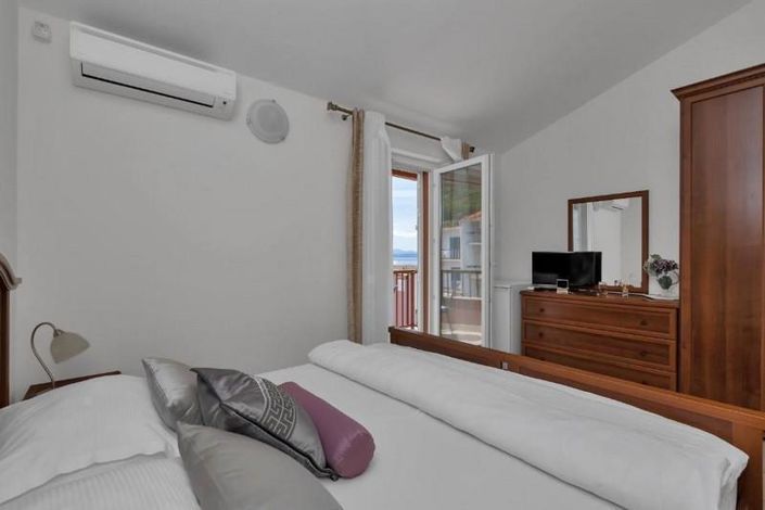 Image No.15-13 Bed Property for sale