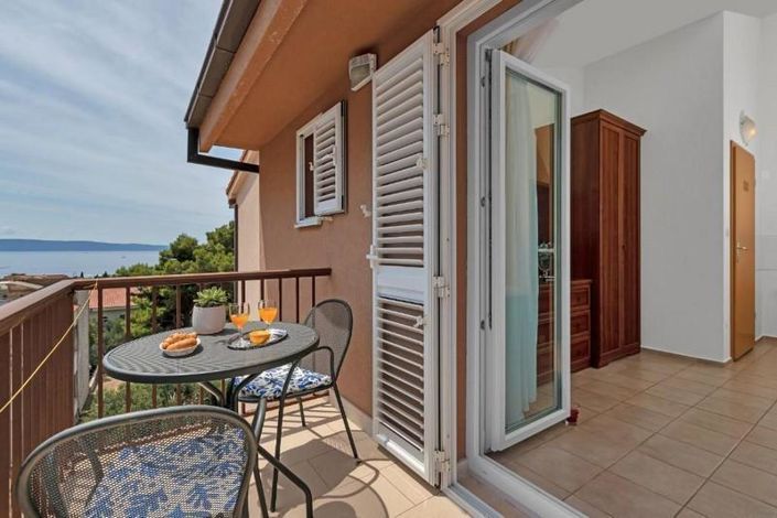 Image No.16-13 Bed Property for sale