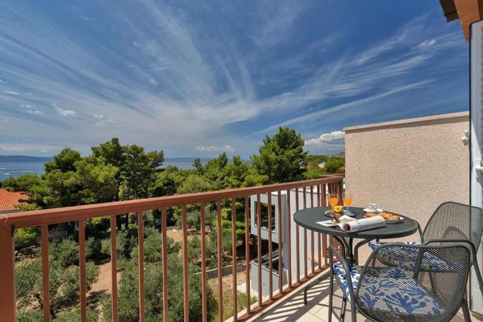 Image No.20-13 Bed Property for sale