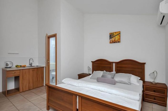 Image No.21-13 Bed Property for sale