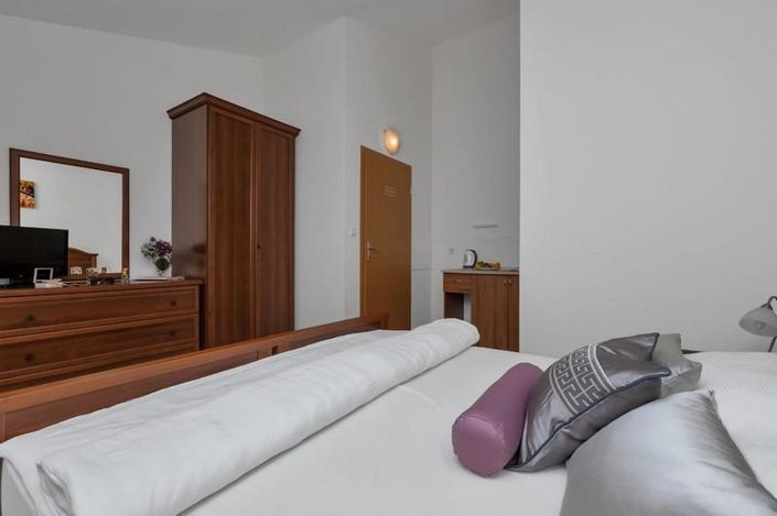 Image No.22-13 Bed Property for sale