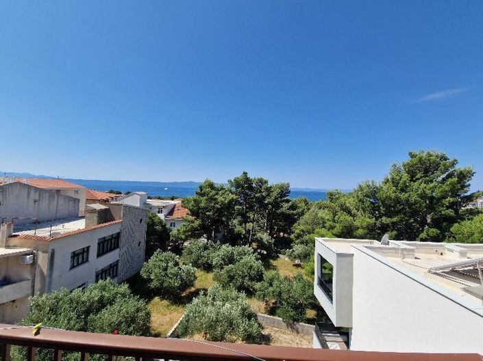 Image No.7-13 Bed Property for sale