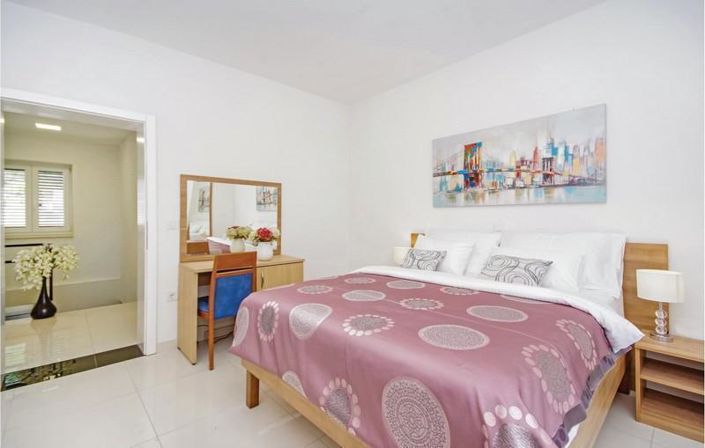 Image No.13-4 Bed Property for sale