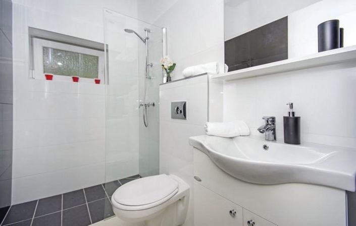 Image No.17-4 Bed Property for sale