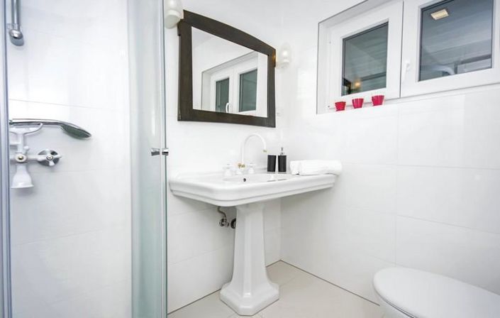 Image No.18-4 Bed Property for sale