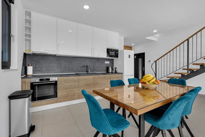 Image No.19-4 Bed Property for sale