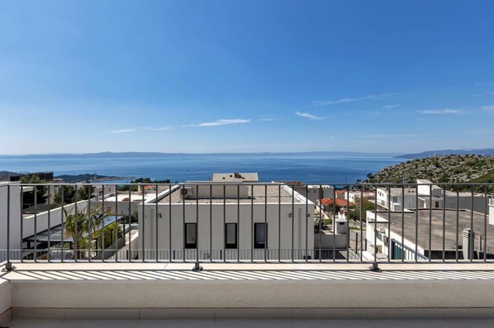 Image No.2-4 Bed Property for sale