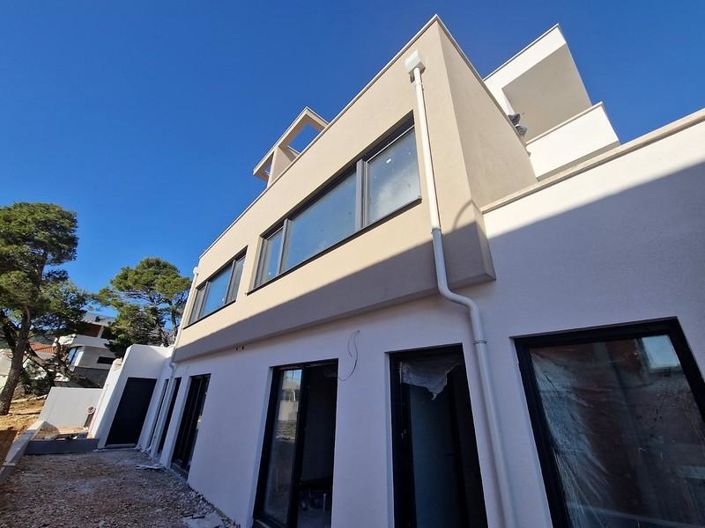 Image No.13-3 Bed Property for sale