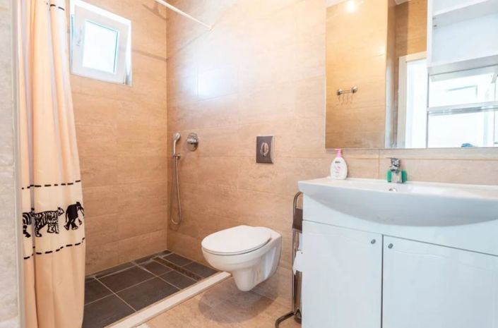 Image No.23-Propriété de 5 chambres à vendre à Baška Voda