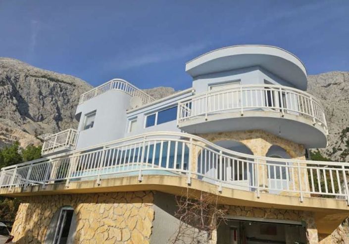 Image No.8-5 Bed Property for sale