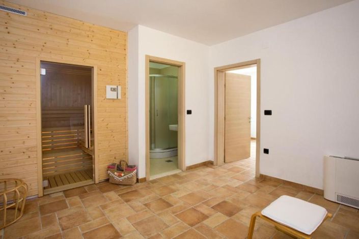 Image No.10-5 Bed Property for sale