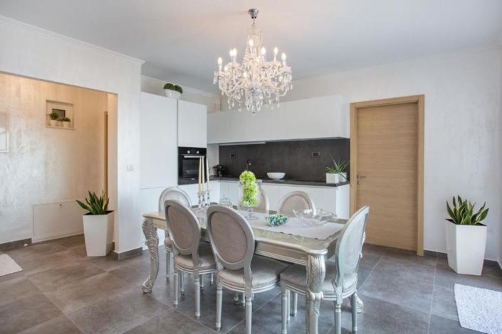 Image No.17-5 Bed Property for sale