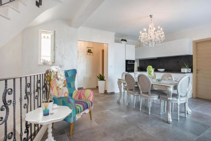 Image No.19-5 Bed Property for sale