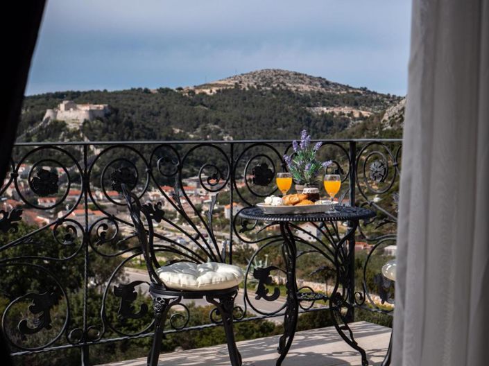 Image No.3-3 Bed Property for sale