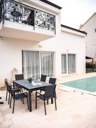 Image No.5-3 Bed Property for sale