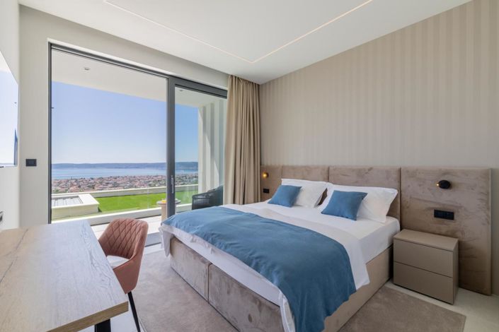 Image No.18-5 Bed Property for sale