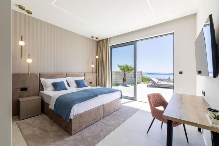 Image No.20-5 Bed Property for sale