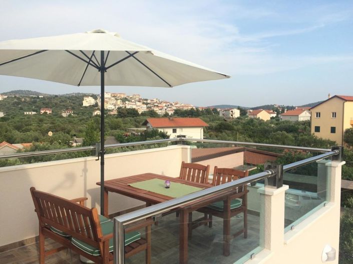 Image No.10-3 Bed Property for sale