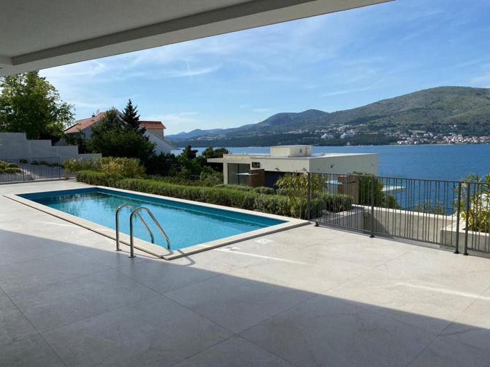 Image No.1-4 Bed Property for sale