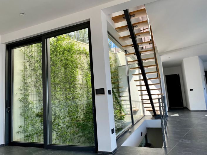 Image No.10-4 Bed Property for sale