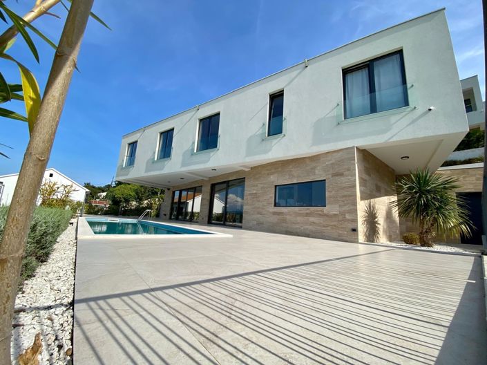 Image No.2-4 Bed Property for sale