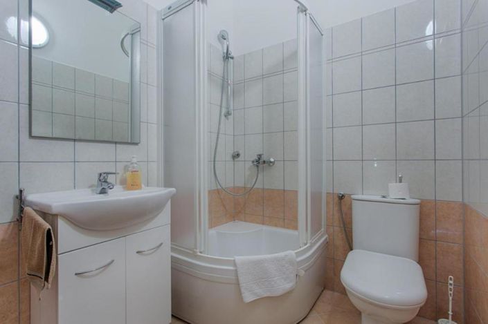 Image No.25-7 Bed Property for sale