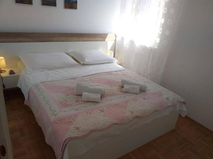 Image No.8-7 Bed Property for sale