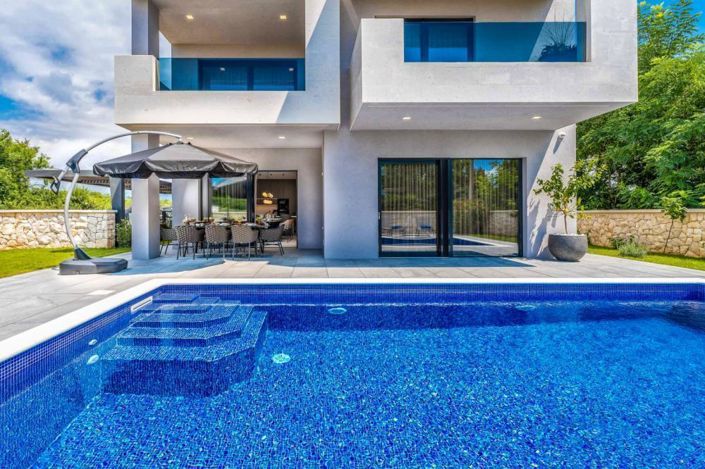 Image No.1-4 Bed Property for sale