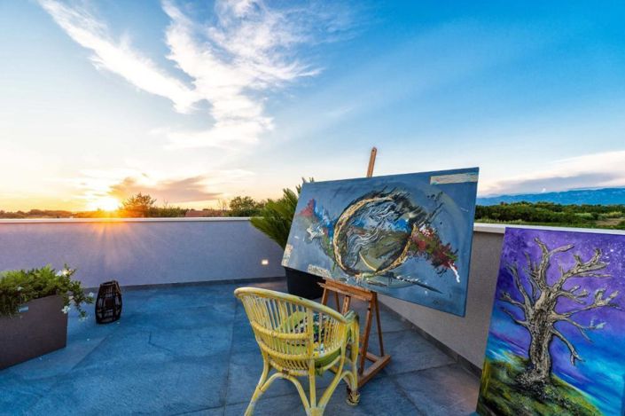 Image No.20-4 Bed Property for sale