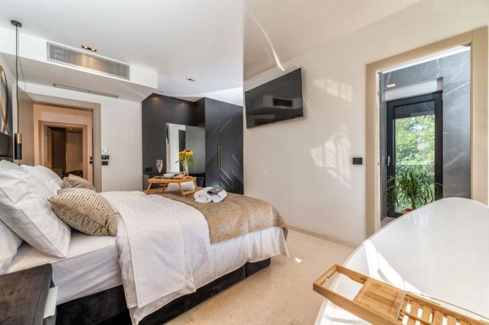 Image No.24-4 Bed Property for sale