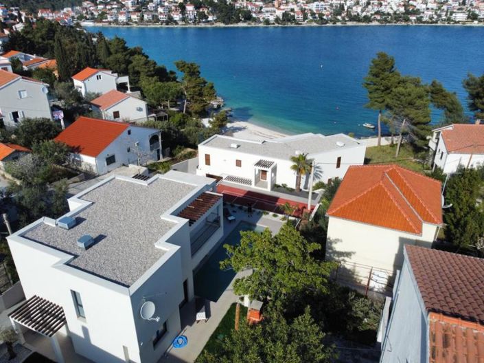 Image No.1-4 Bed Property for sale