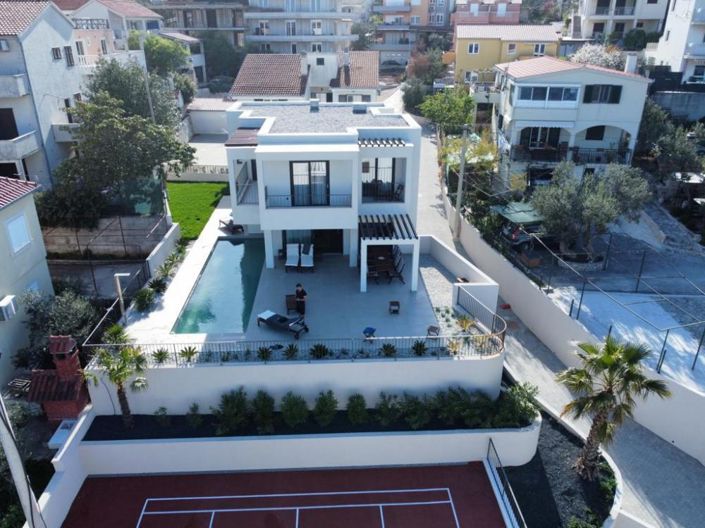 Image No.10-4 Bed Property for sale